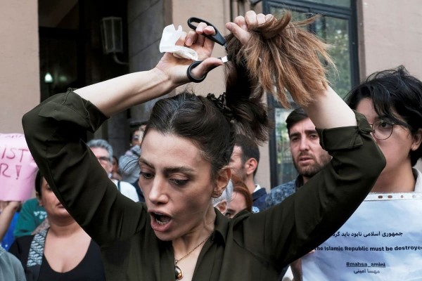 libri studentesse iraniane proteste donne iran